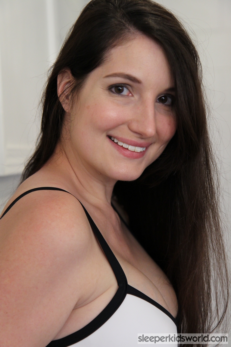 TINY vs JESSICA NICOLE 6'9 Tiny destroys the beautiful Jessica Nicole! Full clip available now